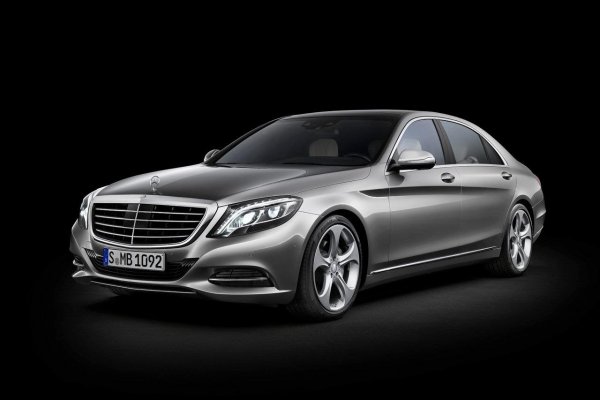 Mercedes S-Class дебютира в Хамбург