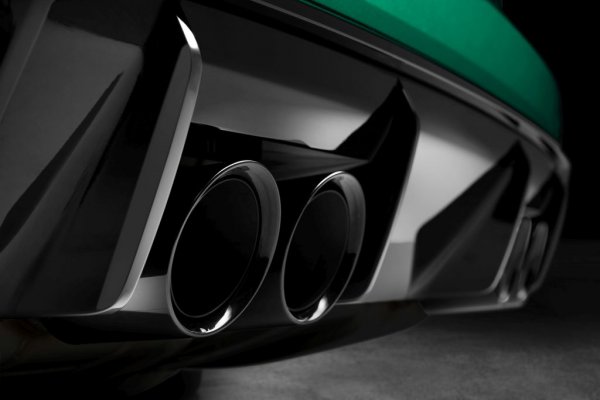 Багажникът побира 440 литра - с 60 повече от новия VW Golf. 
Резервоарът е с капацитет 59 литра. 
Двигателят се нуждае от цели 7 литра масло. 
Пътният просвет е 12 сантиметра. 
Коефициентът на въздушно съпротивление е 0.33. 
Максималният въртящ момент е 550 Нм за стандартната кола и 650 Нм при Competition версията.
