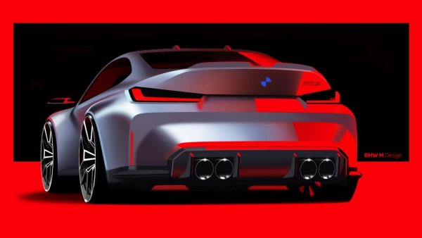 Не. Както и при предишната генерация, ще има специални версии. Догодина BMW M навършва 50 години от основаването си и по този случай ще има "специален подарък", обещават от компанията.
