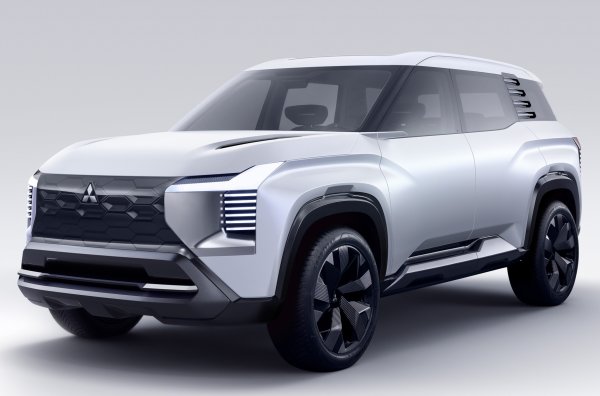 Японците разкриха във Филипините предвестник на бъдещ триредов SUV, който ще достигне до страните от АСЕАН тази година Прототипът е направен в стил Gravitas & Dynamism. 