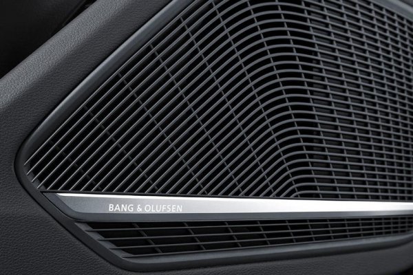 От основаването си през 1925 г. датската компания Bang & Olufsen произвежда телевизори, радиостанции и дори електрически самобръсначки. В света на автомобилния звук тя навлиза през 2003 година, в голяма степен благодарение на партньорството си с Audi.  В момента флагманът A8 може да се похвали със система от 23 високоговорителя с мощност 1920 вата. Bang & Olufsen може да бъде открита и в модели на Aston Martin, Lamborghini, Bentley, BMW, Mercedes-Benz и дори Ford.