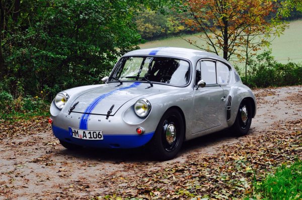 През 1955 година Ределе е готов и с първия сериен модел на Alpine – A106. Автомобилът е базиран на 4CV, но е със сериозно променен дизайн.
