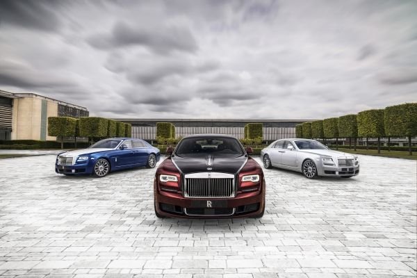 Най-доходното поделение на Rolls-Royce е Bespoke, което прави уникални поръчкови версии. Сред хитовете миналата година бе тази колаборация с производителя на луксозни часовници Zenith, ограничена само до 50 автомобила. 

