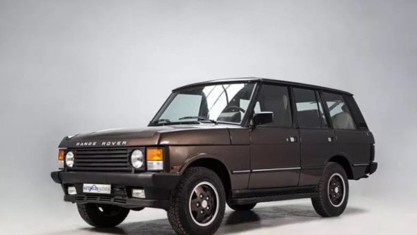 В днешния разглезен пазар на SUV автомобили, изборът на ретро офроуд представител говори за изтънченост. Реално, има само няколко наистина красиви примера. И този е достоен баща на съвременните SUV. Вярно, цените да се повишили напоследък, тези класици се нуждаят от малко възстановяване (за пълното обикновено заминават 20-30 хиляди евро), но все пак си заслужават.