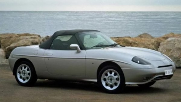 С класически италиански вид, криволичеща линия, тази красавица още може да бъде намерена за 7-8 хиляди евро. И то в добро състояние. Много е харесвана от младите хора заради приемливата стойност на поддръжката и наличните части.  Моделът минава за един от най-добрите в цялата история на Fiat. Ако версията Spider е задължителна за лятото,  Coup&eacute;  вече са рядкост, като например двигател Lampredi със 190 к.с.
