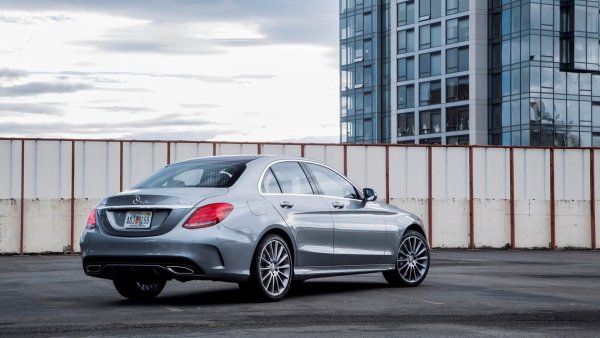 J.D. Power дава малко по-високи оценки за качество и надеждност &ndash; 83/100, същото правят и експертите от RepairPal - 3,5 от 5, което означава, че седанът също е добре инвестиция. Тази C-Class предлага широка гама от двигатели, което го прави много удобен за всекидневно ползване.