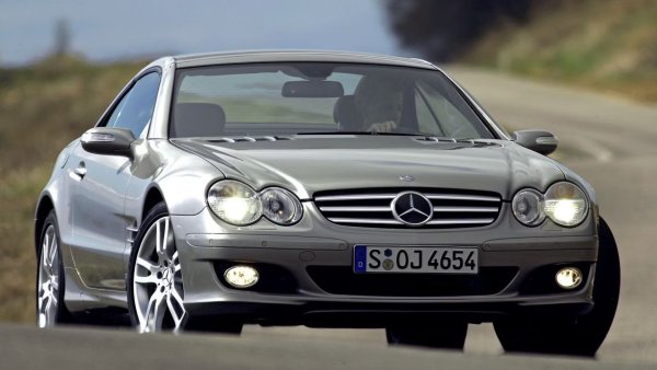 Оценките в случая са идентични &ndash; 87/100 и 3 от 5, като това е доказателство, че марката Mercedes-Benz прави не само отлични седани и SUV, но също така и спортни автомобили. Такъв е SL-Class - спортен кабриолет, който се радва на десетилетия на успехи. Голямата гама двигатели &ndash; от редови &bdquo;шестаци&ldquo; през мощни V8 до могъщи V12, също е сред предимствата, но трябва да се отбележи и един минус &ndash; разходите по такъв автомобил ще бъдат много сериозни.