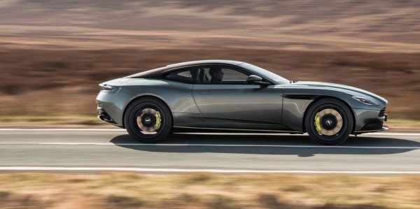 В Aston Martin направиха сериозни промени по DB11, за да създадат версията AMR, включително и повишаване на мощността с 30 конски сили. Но това не е най-бързият модел на марката в тази селекция.