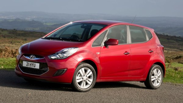 Среден процент проблеми: 3,8%
Среден пробег: 21,000 км

Ако не грешим, това е историческо първо попадане на корейски автомобил в Топ 20 на TUV (корейски модел, но чешка сглобка в Ношовице). Жалкото е само, че това се отнася до последните производствени бройки на този модел, който бе спрян окончателно в средата на 2019 година, а складовите наличности се продаваха до към средата на 2020. Иначе, както отбелязват германските анализатори, това е "приятно незабележим" модел, който не създава никакви сериозни проблеми в късните си версии. При по-ранните имаше чести оплаквания от акумулатори и сервизна акция за ръчната спирачка. 