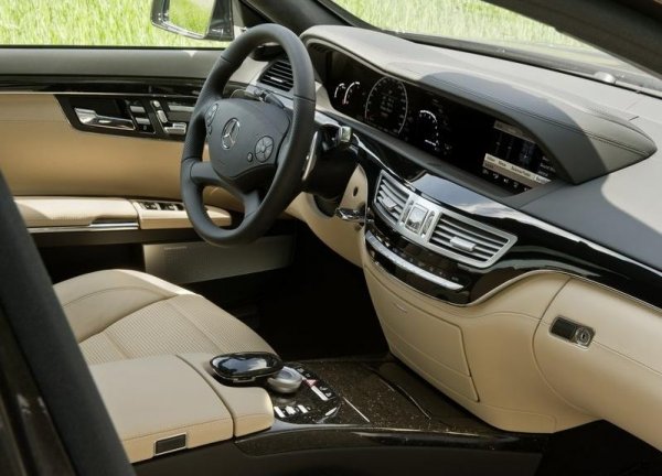 Mercedes-Benz S63 AMG  2011