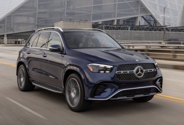 Mercedes-Benz удвои ангажимента си към пазара на луксозни SUV, като инвестира в нова платформа и  направи първия модел, който я използва - четвъртото поколение GLE. Предшествениците му бяха известни като ML-Class. Това е малък технологичен пионер. След като е нараснал значително по размер в сравнение със стария GLE, новият има и по-твърда структура на каросерията от смесени метали. 

Той предлага значително повече място за пътниците на втория и третия ред (опцията със седем места не е налична с plug-in хибрида) от своя предшественик. Mercedes набляга на подчертано по-луксозна атмосфера на всички седалки. Автомобилът използва най-новата информационно-развлекателна система MBUX на Mercedes и двойни широкоекранни дисплеи за управление на инструментите и командите. Получава огромен head-up дисплей с подобрена функционалност.
