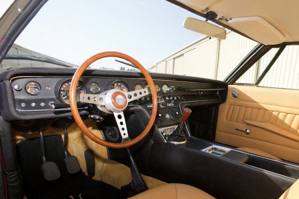 Спортната кола ускорява от 0 до 100 км/ч за 7 секунди и развива скорост от 250 км/ч. Версията Ghibli SS с 4,9-литров двигател произвежда 335 к.с.
