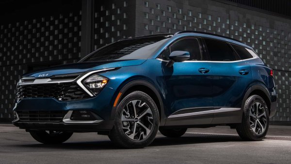 Пробег с един резервоар - 947 км

Базова цена - 29 965 долара

Единственият средноразмерен SUV в този списък, Kia Sportage предлага вътрешно пространство и висок пътен просвет. За постигане на този впечатляващ разход на гориво обаче трябва да се избере версията с предно предаване. Вариантът със задвижване на четирите колела харчи доста повече - над 6 л/100 км.
