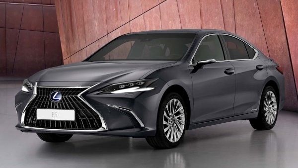 Пробег с един резервоар - 935 км

Базова цена - 44 590 долара

Не е нужно да карате икономична кола, за да постигнете голяма икономия на гориво при хибрид. Lexus ES 300h предлага разход от 5,34 л/100 км според EPA, като същевременно предлага луксозен интериор и функции от най-висок клас.
