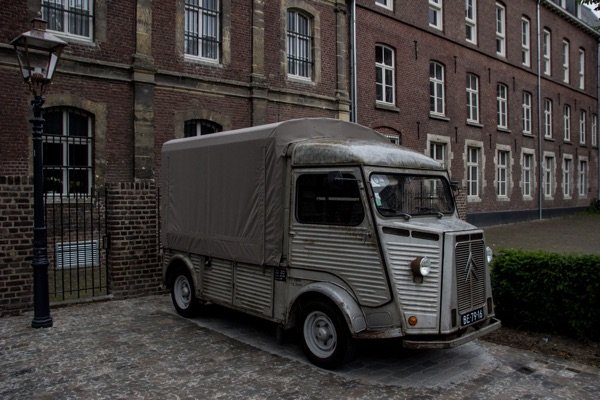 Ванът, получил прозвището &bdquo;Белмондо&rdquo; е като идеен наследник на Traction Avant &ndash; предно предаване и носеща каросерия, сходно окачване и идентични двигатели. Произвежда се от 1947 до 1981 и е най-известният ван на марката, основно заради присъствието му в много френски филми.