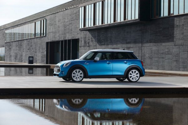 Новото поколение MINI с пет врати