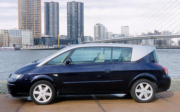 Дръзкото Avantime на дизайнера Патрик Ле Клемен остана неразбрано при излизането му през 2001 година, като от модела бяха продадени по-малко от 9000 бройки. По-голямата част от тях останаха във Франция, като преимуществото на този автомобил е, че той вече получи култов статут. И екземплярите с малък пробег струват много над посочените 3500 лири.

Тази по-ниска цена не означава, че трябва да се задоволите с разбитото Avantime, но ще трябва да сте сигурни, че ремъкът е сменен на интервал от 100 000 км или на 5 години пробег. Това е особено важно за 2,0-литровия бензинов мотор, въпреки че се отнася и за V6 двигателя. Лагерите на задните колела са друго слабо място, а също така внимавайте и за ръжда.