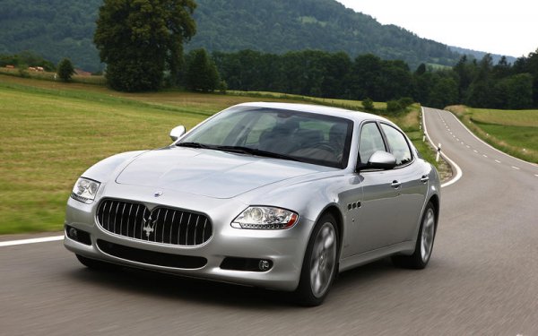 Петото поколение на Maserati на Quattroporte порази много купувачи на луксозни автомобили, които търсеха алтернативи на предложенията от Германия. Това важи и до днес, като Quattroporte е красив седан, който предлага и впечатляващо пътно поведение.

Моделът S с неговия 4.7-литров V8 двигател е този, който трябва да избере, ако бюджетът ви го позволява, но и 4.2-литровите версии все още са забавни. Уверете се, че двигателят е обслужван на всеки 10 000 км. Проблеми може да има с трансмисията DuoSelect, освен това, заради теглото, втулките на окачването се износват доста бързо. Проверете и състоянието на кормилната рейка.