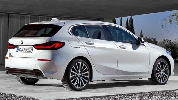 В целия каталог на BMW има един-единствен модел, който можете да имате за под определената от нас сума: това е базовото 118i, което с трицилиндровия си мотор със 140 коня мощност струва 51 950 лева. Максималната скорост е 213 км/ч.
