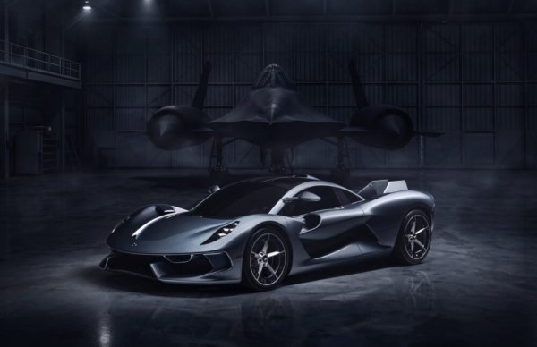 Hennessey представи нов хиперавтомобил Blackbird. Той получи атмосферен 6.2-литров V8 с мощнот 850 к.с., способен да върти до над 9000 оборота в минута, и шестстепенна ръчна скоростна кутия.

Заради изцяло карбоновата каросерия и шаси, теглото на автомобила не надвишава 1361 кг. Според изчисленията на компанията, Blackbird ще може да ускори до 100 км/ч за 2,5 секунди и да достигне максимална скорост от 354 км/ч.
