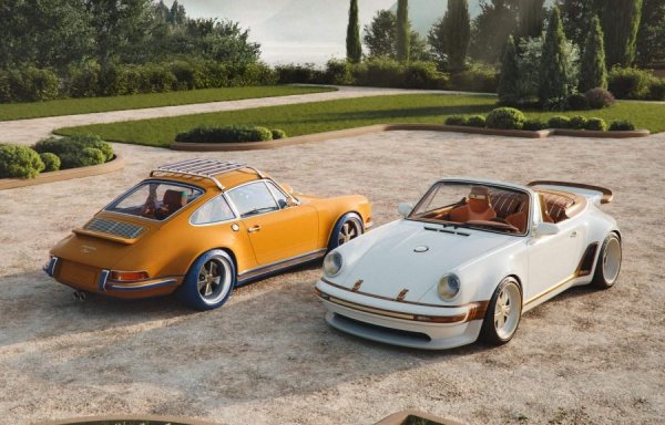 Друга необичайна премиера на седмицата на автомобилите бяха две Porsche 911, създадени от Singer в сътрудничество с Louis Vuitton. Това са класически 911 от поколението 964 с въздушно охлаждане &ndash; купе и кабриолет.  И двата автомобила получават карбонови каросерии, но са декорирани по напълно различни начини.
 
Купето е произведено в серията Louis Vuitton в шафраново-кобалтово-синьо и се допълва от багажник в винтидж стил, докато кабриолетът е боядисан в слонова кост и е получил фино дървено покритие.
