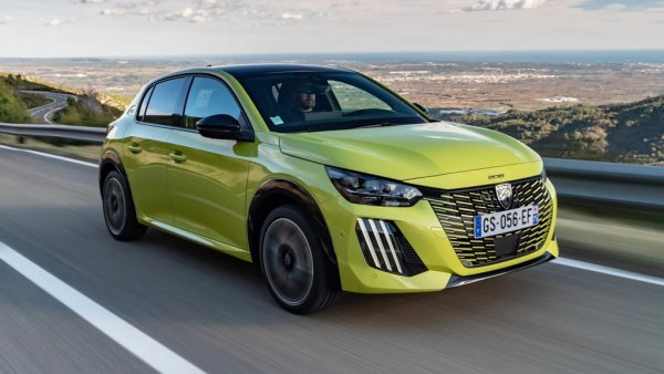 Суперминито на Peugeot се възползва от проблемите с производството на Golf през 2022 и триумфира като най-продаван автомобил на Стария континент, но сега се движи далеч зад лидерите. Все пак отчита близо 6% ръст на годишна база. 
