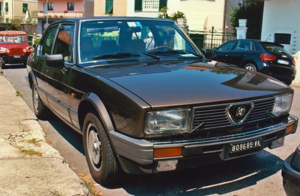 През 1983 моделът претърпява един последен фейслифт, отличаващ се най-вече с доста променените брони. При него е въведен и нов дизелов турбомотор, с обем 2.4 литра. Производството продължава до 1984 и приключва с общо 448 417 произведени бройки от варианта Berlina. През същата година е представен наследникът на Alfetta - Alfa Romeo 90. 
