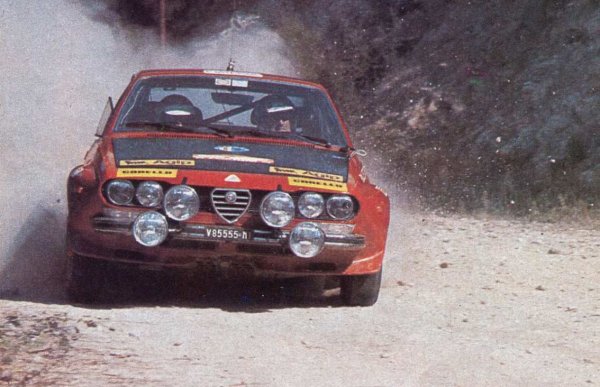 Autodelta, поделението за състезателни автомобили на Alfa, създава и една лимитирана серия от 400 автомобила, наречена Turbodelta, за да покрие тогавашните изисквания за хомологация на FIA Group 4. Тази версия ползва турбокомпресор ККК, който увеличава мощността до 175 коня. Това е на практика първата италианска бензинова кола с турбо. През 1980 компанията обновява модела и премахва "Alfetta" от името му - колата вече се нарича само Alfa Romeo GTV. Появява се и версията GTV6, с 2.5-литровия V6 двигател от Alfa 6. 
