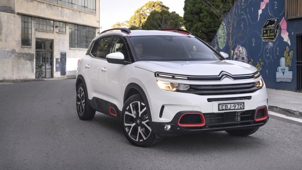 Новият кросоувър С5 Aircross даде още по-добър импулс в продажбите на Citroen, които до момента надминават с над 35 000 автомобила резултата за същия период на 2018. 

