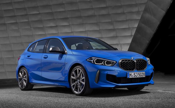 Баварците преживяха истински шок в началото на годината, което изигра сериозна роля за подмяната на главния изпълнителен директор. През ноември обаче BMW има над 4% растеж на европейския пазар, което изважда на плюс и резултатите за 11-те месеца (+0.6%). 
