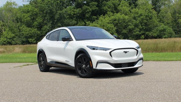 1. VW Passat - 15,384 (-43.5%)
2. Peugeot 508 - 13,247 (110.8%)
3. Skoda Superb - 12,328 (-15.8%)
4. Ford Mustang Mach-E - 6,285 (36870%)
5. VW Arteon - 4,915 (11.6%)
6. Opel Insignia - 2,972 (-38.4%)
7. Ford Mondeo - 2,581 (-35.6%)
8. Toyota Camry - 2,285 (14.5%)
9. Subaru Outback - 1,667 (39.5%)
10. Renault Talisman - 1,289 (-5.6%)
ОБЩО - 65,413 (-4.0%)