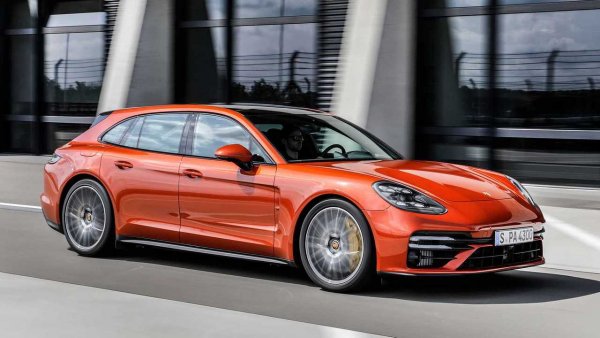 Моделът за подражание на Taycan Cross Turismo без съмнение е Panamera Sport Turismo. Той бе представен през 2017 година, а през лятото на 2020 получи сериозно обновяване.

Въпреки дизайна, практичността на новия модел е малко под съмнение, поне по отношение на товари: с обем на багажника от 520 до 1390 литра (425 &ndash; 1295 при 4 E-Hybrid), тази Panamera предлага само 50 литра повече от конвенционалния модел.

Двигателите са с мощност от 330 до 680 конски сили, а стартовата цена е малко над 100 хиляди евро.
