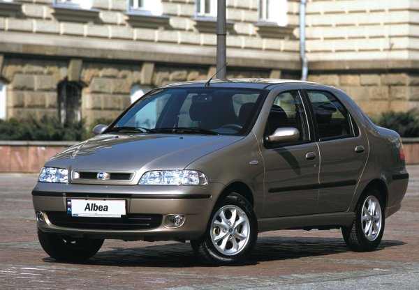 Мнозина гледат пренебрежително на марката Fiat, но един от моделите, които често са подценявани е Albea. Екземпляри от 2011-2012 години на производство днес имат пробег от около 60 000-150 000 км. Като се има предвид, че ресурсът на двигателя им е над 300 000 км, такъв автомобил може да се окаже отлично попадение.