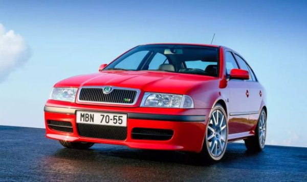 Пробегът на тази кола в момента също ще бъде около 200 000 км, но това не е повод за притеснение, особено ако става дума за версия с 1,6-литров двигател с 8 клапана и мощност 102 к.с. При 1,4-литровия мотор със 75 к.с.и 1,8-литровия с турбо и 150 к.с. ресурсът е над 300 000 км, като при втория е възможно да се наложи ремонт на детайли като турбокомпресора и маслената помпа. 