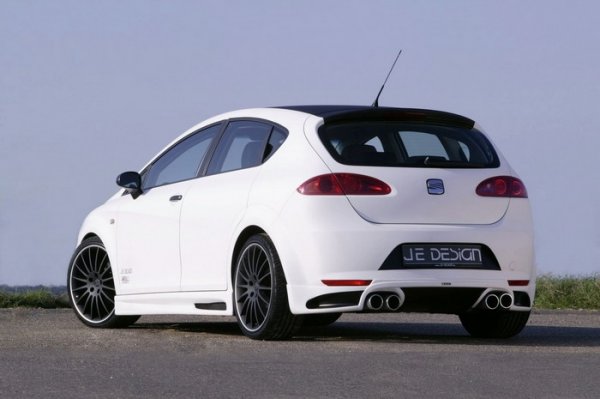 Подобрено e и ускорението на Leon. Доработеният Seat достига 100км/ч за 8.3 секунди, със секунда по-бързо от серийния модел.