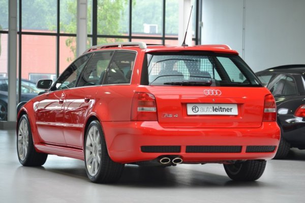 Първото поколение Audi RS4