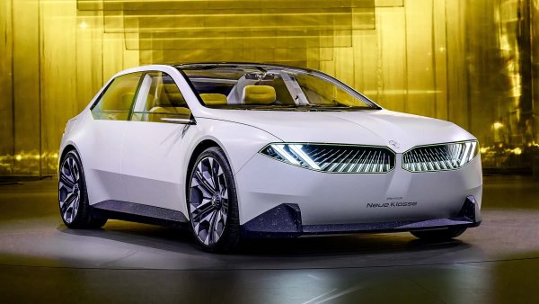 BMW избра пътя и на &bdquo;мекия&rsquo;&rsquo; хибрид за повечето си модели дизелови двигатели и за 2026 най-интересната новост с този двигател изглежда е новото 3-Series. Базирано на платформата CLAR, то ще има стил, подобен на този на новия i3 електрически, вдъхновен от Vision Neue Klasse, но също така ще залага на 4- и 6-цилиндрови мотори в меки хибридни система, които надвишават 300 к.с.