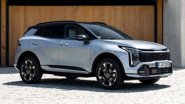 Корейският производител също ще подкрепи каузата на електрифицирания дизел, като обновеният наскоро популярен SUV получава дизелов версия 1.6 CRDi MHEV, развиваща 136 к.с. Тягата е отпред, а изборът на трансмисия е между 6-степенната механична скоростна кутия и 7-степенен автомат с двоен съединител.