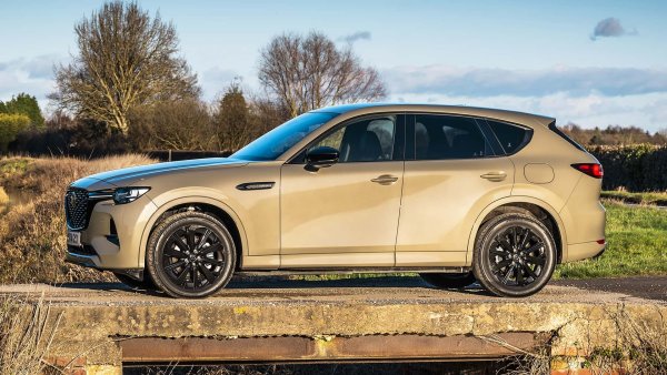 Ъпгрейдите за 2026 на Mazda CX-60 и CX-80 - най-добрите SUV на японската компания, не са твърде естетически очевидни, а се фокусират върху настройки, интериор и мекия хибриден дизелов двигател, който сега е съвместим с биодизела HVO 100. Това е 3.3 e-Skyactiv D &ndash; редови двигател с 6 цилиндъра, който поддържа 48V лека хибридна система и нива на мощност от 200 и 254 к.с. Той е съчетан с 8-степенната автоматична трансмисия.