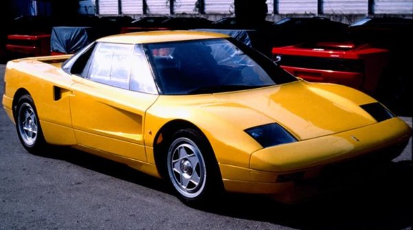 Системите за задвижване на четирите колела днес могат да бъдат намерени във всякакъв вид автомобили, от високопроизводителни машини до семейни кросоувъри, но в началото на 80-те години само офроуд SUV-овете и рали автомобилите изпращат мощност към четирите колела. Инженерите от Ferrari обаче имат радикална идея: какво ще кажете за поставянето на задвижване на четирите колела в суперавтомобил?

Прочутият дизайнер Мауро Форгиери е натоварен с проекта и през 1987 г. първият прототип на 408 4RM излиза от работилницата. Получената кола е с неудобни пропорции поради допълнителното пространство, необходимо за разполагане на системата за задвижване на четирите колела, въпреки че все още изглежда като класическо Ferrari. 

Втори прототип също е завършен и работата по разработването на колите продължава до 1991 г., когато шефовете решават, че системата е твърде тежка, за да оправдае производствена версия. Въпреки това патентованата система за задвижване на четирите колела, която е в основата на 408 4RM, в крайна сметка ще дебютира в производствена форма около две десетилетия по-късно с 2011 FF. Междувременно оригиналните прототипи от 80-те години остават до голяма степен забравени, въпреки че една от двете оригинални коли сега е изложена в Galleria Ferrari в Маранело.
