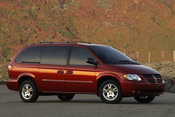 Крадците на автомобили също са семейни хора, тъй като Dodge Caravan от началото на 2000-те години е изключително популярен сред тях. Общите кражби за 10 години възлизат на приблизително 55 000 единици.

Този модел струва повече на части, отколкото цял, като това прави проследяването му от полицията още по-трудно. Ранните модели на Caravan са по-лесни за кражби, тъй като не разполагат с добра защита, особено в системата за запалване на двигателя.