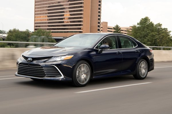 Не е изненадващо, че Camry е най-краденият модел Toyota, който се продава в САЩ. Крадците се насочват както към по-старите модели, така и към коли до 2019 г. Новите технологии като безключов достъп имат недостатъци, както стана ясно по-рано и Camry също страда от тях.

За 10 години са откраднати приблизително 180 000 бройки от този модел, като той привлича престъпниците с това, че е много здрав и надежден. Катализаторът му също е ценен, като дори по-модерната защита не успява да спре крадците на автомобили.