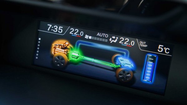 За да го заявим възможно най-опростено, можем да кажем, че тъй като има налични два различни типа двигателя - термален и електрически, и двата включени в процеса на задвижването на автомобила, има резон микрохибридната система да се счита за хибридна, в генералното значение на определението.