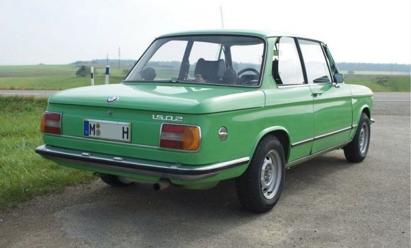 Eдин от по-късните представители на прословутата Neue Klasse (Нова класа), която преобърна съдбините на BMW през 60-те и започна трансформацията на баварците от закъсала малка компания към глобален гигант. BMW 1502 се появи през 1975 с 1.5-литров двигател, вариация на митичния М10, развиващ 74 конски сили. Вероятно от местен патриотизъм, от BMW винаги са приписвали дизайна на тази кола на собствения си кадър Вилхелм Хофмайстер. Но истината е, че консултант и на практика основен творец по проекта е великият Джовани Микелоти. 
