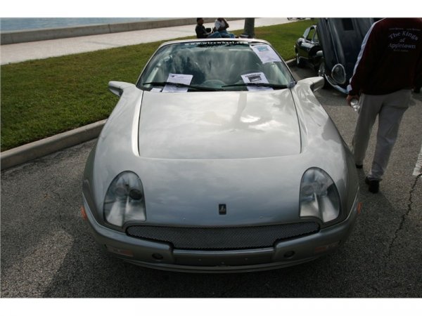 Това е Qvale Mangusta, произвеждана между 2000 - 2001 година.