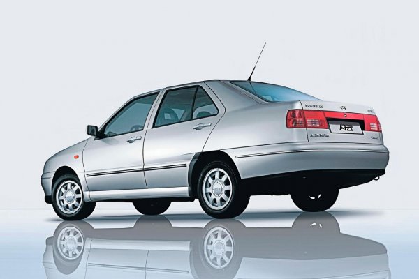 Името на автомобила е Fengyun, като не е ясно, защо китайците рискуват да отидат на съд заради него. Моделът е морално остарял още при излизането си, тъй като е на базата на Toledo от 1991 година, който на свой ред използва платформата на VW Golf II от 1983 година.