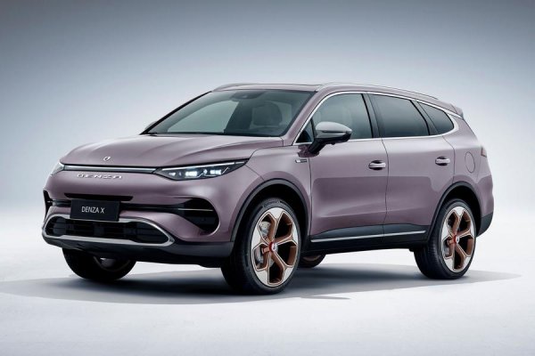 В наши дни тази фирма предлага хибрида Denza X с мощност 587 к.с., който разполага с въртящ се 15,5-инчов дисплей и цифров приборен панел с 12,3-инчов екран. Самият бранд е създаден с участието на Mercedes - нещо, с което китайците се гордеят и затова на каросерията на автомобила има надпис "Styled by Mercedes-Benz".