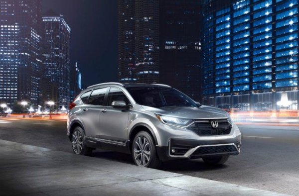 Компактният, но удобен кросоувър е чудесен за зимни пътувания. Задвижването на всички колела е налично за всеки автомобил срещу символично доплащане, а по-скъпите нива на оборудване го имат стандартно. В допълнение към отопляемите предни седалки и волана, разработчиците са предвидили отопляеми външни огледала. Капацитетът на автомобила е петима души.
