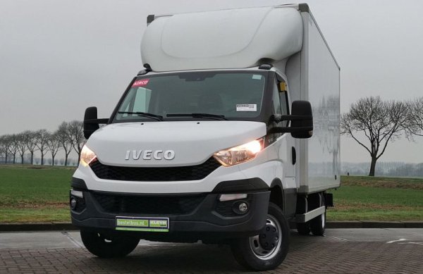 Пазарен дял: 0.9%
Почти 18% ръст на годишна база за италианския производител на комерсиални автомобили. Тук са включени само регистрираните като M1 и N1. 

Най-продавани модели: 
Iveco 50C35 - 175
Iveco 35S16 - 30
Iveco 35S18 - 28