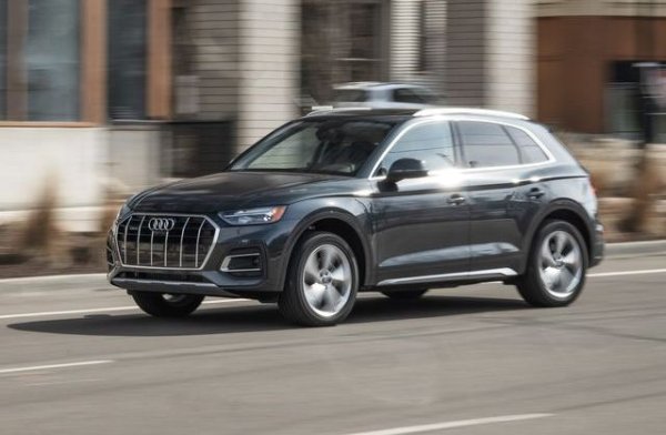 Пазарен дял: 2.5%
Българските дилъри на Audi не могат да се оплачат от 2022 година, която им донесе над 34% ръст спрямо 2021. Огромната заслуга за това е на кросоувърите от Q-гамата, докато традиционно популярни у нас модели като А3 и А4 постепенно отстъпват назад. 

Най-продавани модели: 
Audi Q5 - 156
Audi Q8 - 137
Audi Q3 - 117
Audi Q7 - 115
Audi Q2 - 98
Audi A6 - 52
Audi A4 - 43
Audi A3 - 33